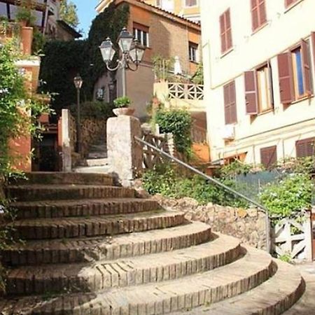 Elegante open space con vasca idromassaggio a Trastevere Exterior foto