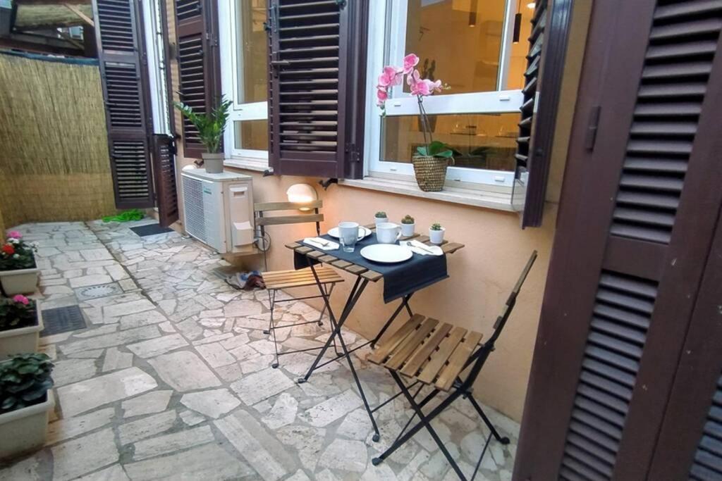 Elegante open space con vasca idromassaggio a Trastevere Exterior foto