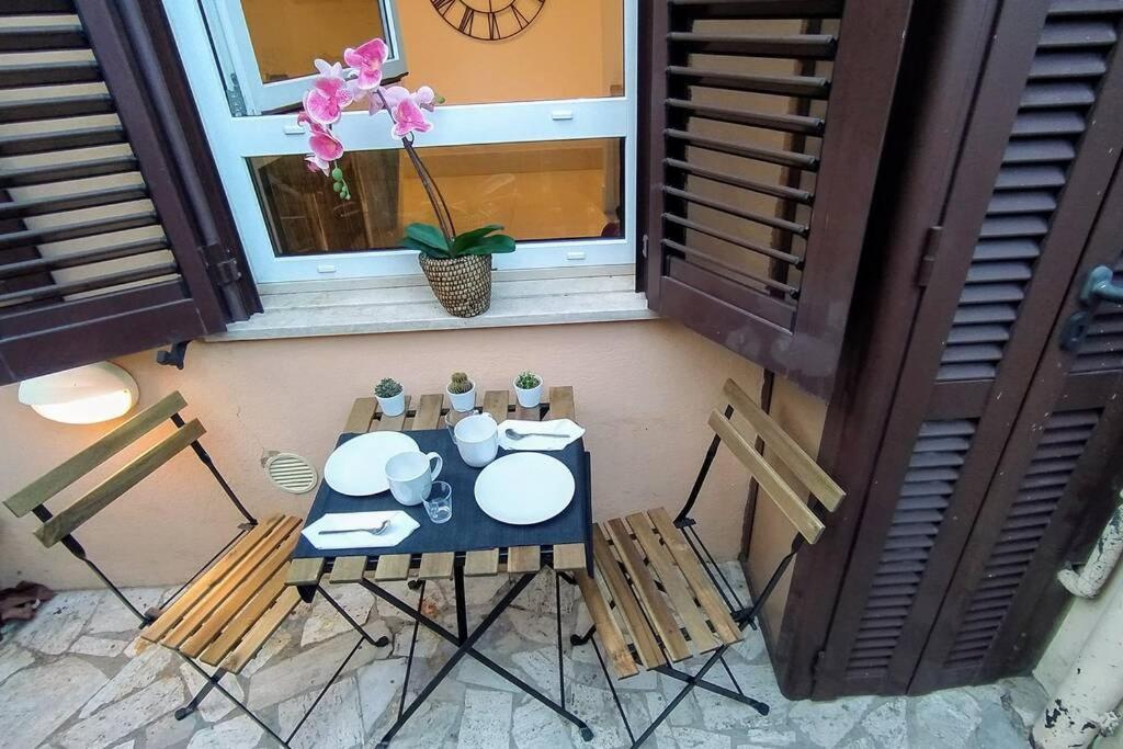 Elegante open space con vasca idromassaggio a Trastevere Exterior foto